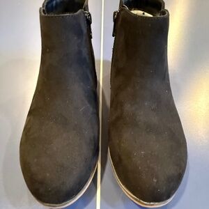 Size 2 Cat & Jack Kids’ Opal Zipper Boots in Black